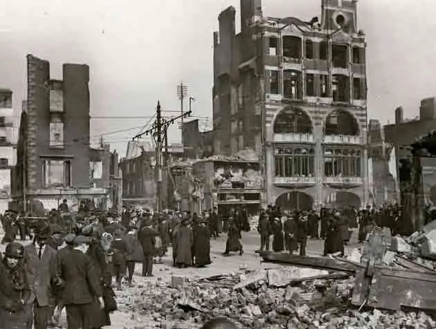  Sackville Street (now O'Connell Street) in ruins