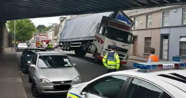 Truck drivers told to wise up after increase in bridge collisions