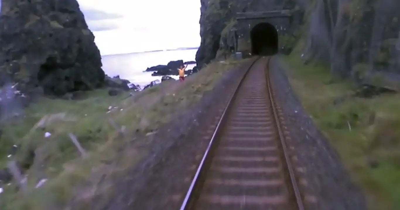 Shocking footage sees a couple nearly hit by a train in tunnel