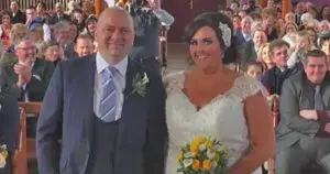 Flashmob Catholic style – happy couple stunned on wedding day