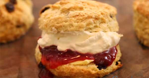 Scone or scone? Which is the correct pronunciation?