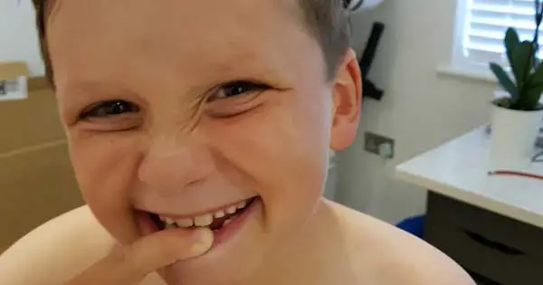Father praised for parenting skills as son receives official letter from Tooth Fairy