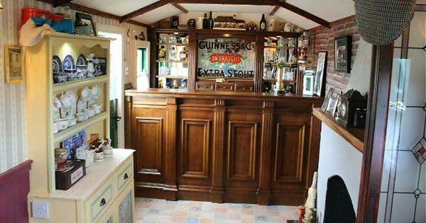 Man transforms old caravan into traditional Irish pub