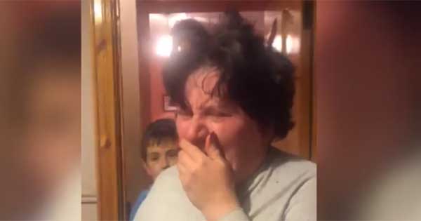 Heart-warming video sees Chicago based Irish daughter come home for Christmas