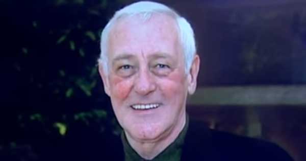 Tributes pour in for John Mahoney