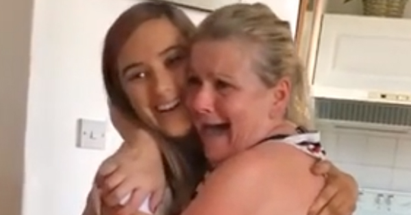 Wonderful moment a daughter surprised her Irish mammy by returning home from Australia