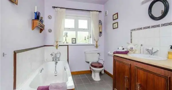 Thatched cottage bathroom