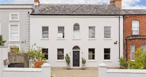 Beautifully refurbished Irish farmhouse in affluent Dublin suburb – take a look inside