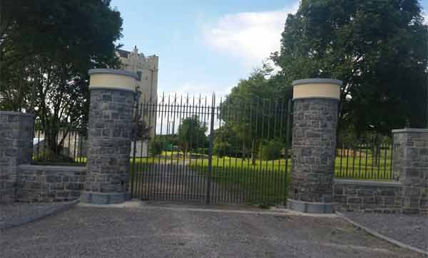 Ballytarsna Hackett Castle gate