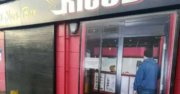 Takeaway pranks customers with illusion that the shop always open