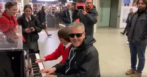 Piano king meets young star and the two enjoy a jam session