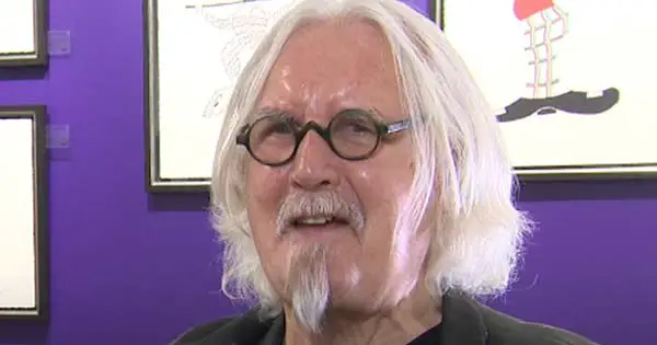 Billy Connolly says public should ignore politicians and listen to comedians