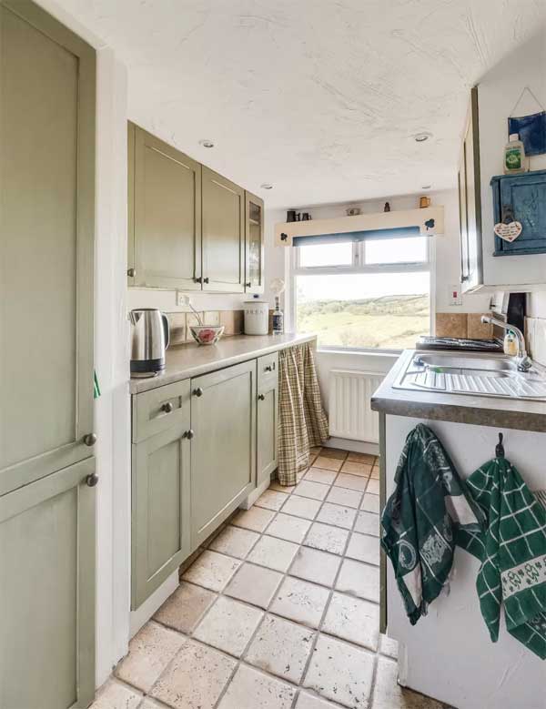 Violet cottage kitchen