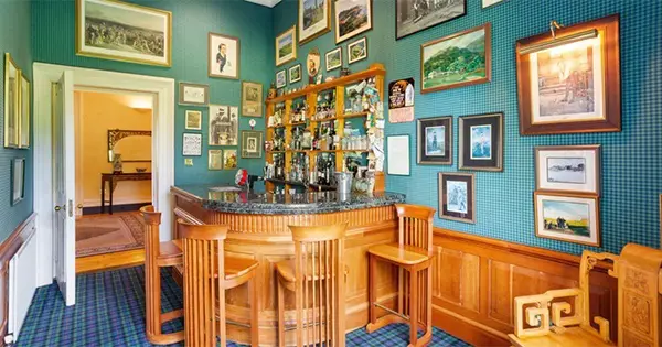 Barrettstown House bar
