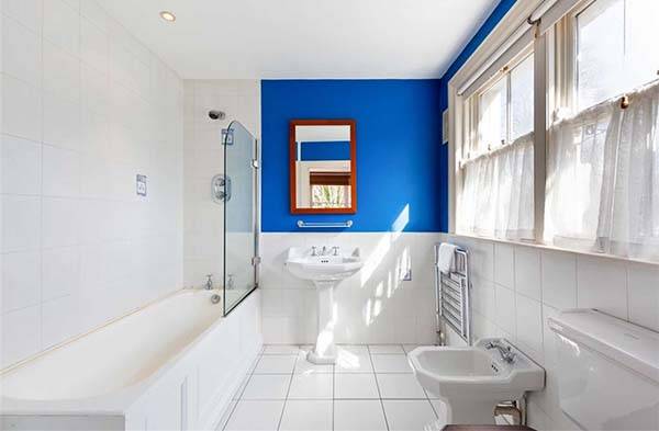 Bathroom in Gabriel Byrne's former Dublin house