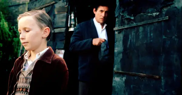 Actor Gabriel Byrne in Spider