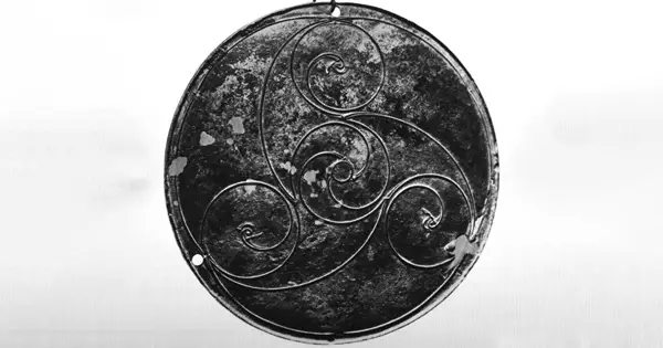 The Triskele on Celtic Disk [[File:Celtic Bronze Disc, Longban Island, Derry.jpg|Celtic_Bronze_Disc,_Longban_Island,_Derry]]
