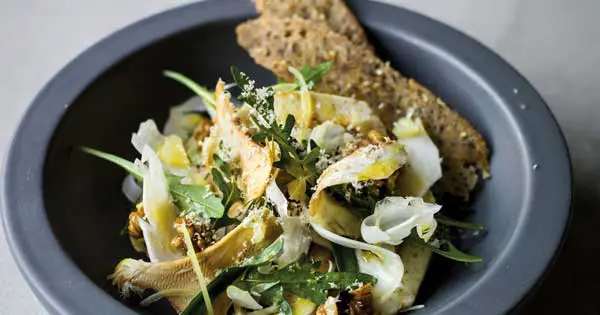 Artichoke salad with lemon and fennel
