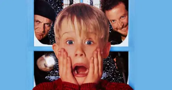 Father and son re-enact iconic Home Alone scene